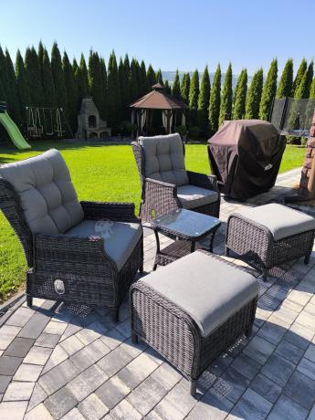 Dwa regulowane fotele z podnóżkami i stolikiem technorattan Laritto Duo - Antracite