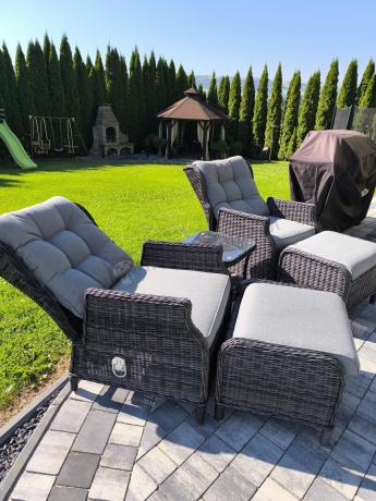 Dwa regulowane fotele z podnóżkami i stolikiem technorattan Laritto Duo - Antracite