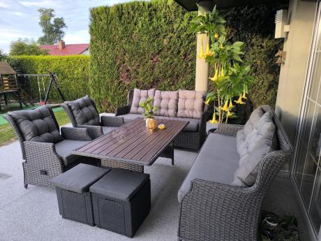 Eleganckie meble ogrodowe technorattanowe premium dla 8 osób z regulacją foteli ze stołem polywood Fiorento - Anthrac