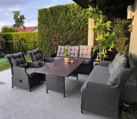Eleganckie meble ogrodowe technorattanowe premium dla 8 osób z regulacją foteli ze stołem polywood Fiorento - Anthrac