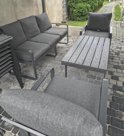 Grafitowe meble metalowe na taras z sofą i fotelami - Panaon Dining DG