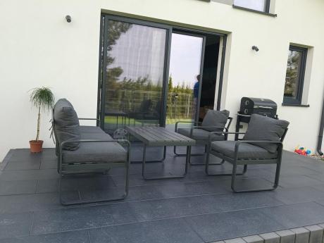 Grafitowe meble metalowe na taras z sofą i fotelami - Panaon Dining DG