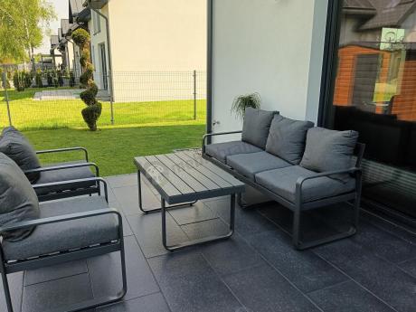 Grafitowe meble metalowe na taras z sofą i fotelami - Panaon Dining DG