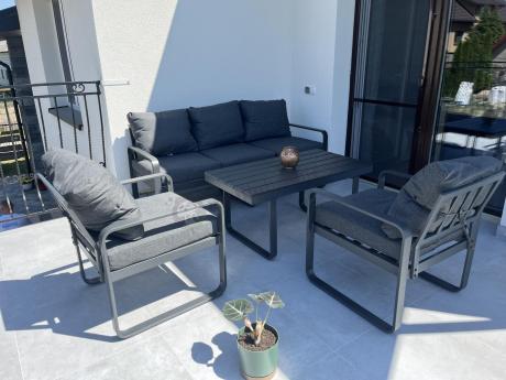 Grafitowe meble metalowe na taras z sofą i fotelami - Panaon Dining DG