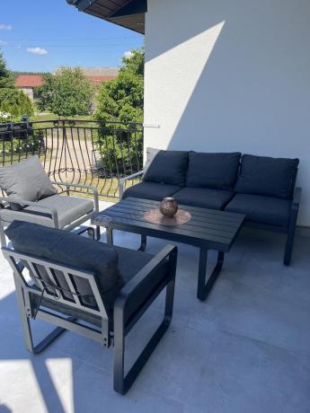Grafitowe meble metalowe na taras z sofą i fotelami - Panaon Dining DG
