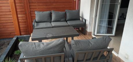 Grafitowe meble metalowe na taras z sofą i fotelami - Panaon Dining DG