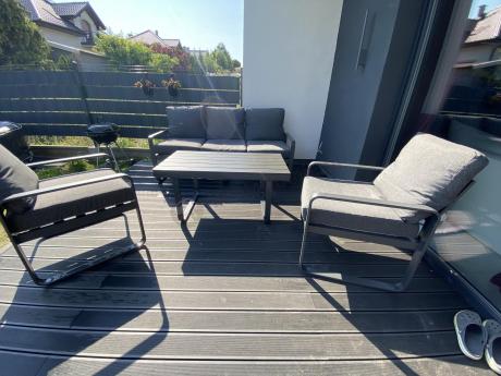 Grafitowe meble metalowe na taras z sofą i fotelami - Panaon Dining DG