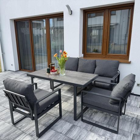 Grafitowe meble na taras dla 5 osób ze stolikiem ze szklanym blatem- Panaon Dining Elite DG