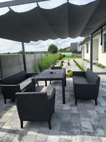 Grafitowe meble ogrodowe z wysokim stołem Meblobranie SFM dla 8 osób