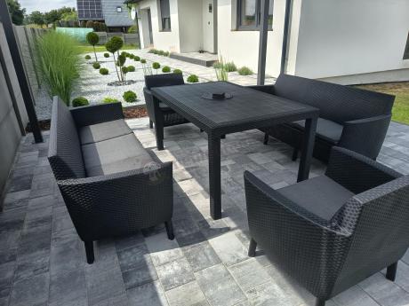 Grafitowe meble ogrodowe z wysokim stołem Meblobranie SFM dla 8 osób