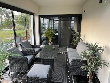 Grafitowe meble technorattanowe z sofą 180cm i wysokim stołem Novici Dining