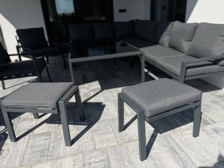 Grafitowe nowoczesne meble tarasowe Sodor Corner XXL narożnik z 2 fotelami i 2 pufami - Dark Grey