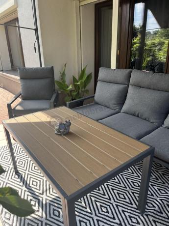 Grafitowy komplet mebli metalowych do ogrodu z sofą 175cm Doros Dining Polywood