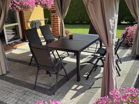 Grafitowy komplet mebli ogrodowych dla 10 osób - rozkładany aluminiowy stół 240cm Tabia i regulowane fotele