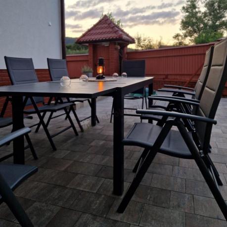 Grafitowy komplet mebli ogrodowych dla 10 osób - rozkładany aluminiowy stół 240cm Tabia i regulowane fotele