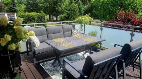 Grafitowy komplet mebli ogrodowych z wysokim stołem, sofą i fotelami - Elke Dining - Grey