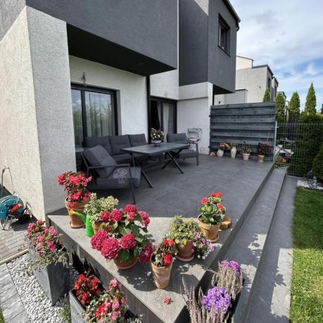 Grafitowy komplet mebli ogrodowych z wysokim stołem, sofą i fotelami - Elke Dining - Grey