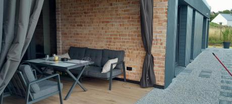 Grafitowy komplet mebli ogrodowych z wysokim stołem, sofą i fotelami - Elke Dining - Grey