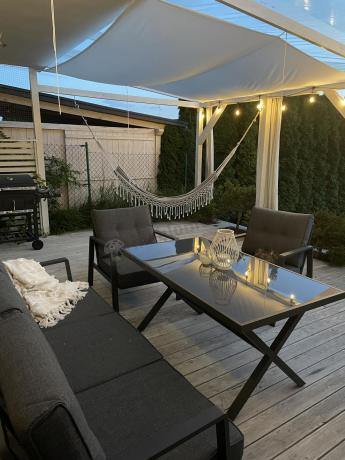 Grafitowy komplet mebli ogrodowych z wysokim stołem, sofą i fotelami - Elke Dining - Grey