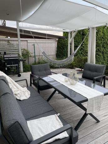 Grafitowy komplet mebli ogrodowych z wysokim stołem, sofą i fotelami - Elke Dining - Grey