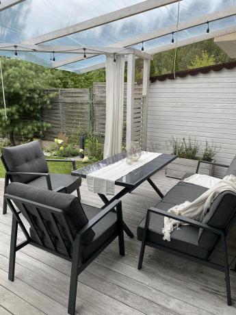 Grafitowy komplet mebli ogrodowych z wysokim stołem, sofą i fotelami - Elke Dining - Grey