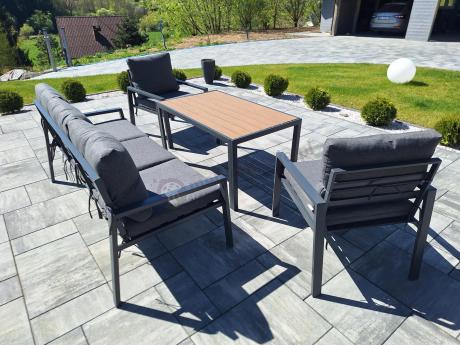 Grafitowy komplet ogrodowy metalowy z sofą 175 cm i stołem polywood Sodor Dining