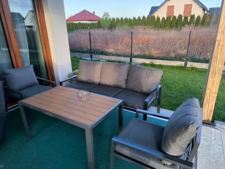 Grafitowy komplet ogrodowy metalowy z sofą 175 cm i stołem polywood Sodor Dining