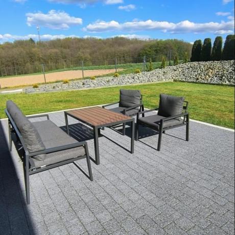 Grafitowy komplet ogrodowy metalowy z sofą 175 cm i stołem polywood Sodor Dining