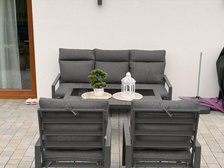 Grafitowy komplet ogrodowy metalowy z wysokim oparciem z sofą 175cm Doros Dining