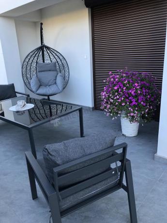 Grafitowy narożnik modułowy na taras ze stołem obiadowym i fotelem Sodor Corner XXL - Dark Grey