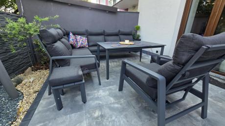 Grafitowy narożnik na taras z regulowanym fotelem i stołem 150cm - Renalo Corner