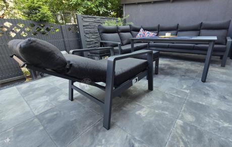 Grafitowy narożnik na taras z regulowanym fotelem i stołem 150cm - Renalo Corner
