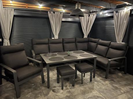 Grafitowy narożnik na taras z regulowanym fotelem i stołem 150cm - Renalo Corner