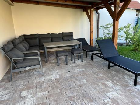 Grafitowy narożnik na taras z regulowanym fotelem i stołem 150cm - Renalo Corner