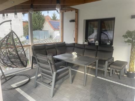 Grafitowy narożnik na taras z regulowanym fotelem i stołem 150cm - Renalo Corner