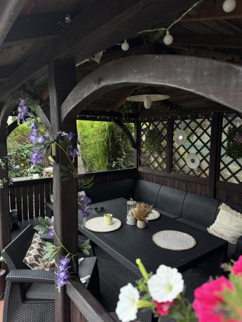 Grafitowy narożnik na taras ze stołem obiadowym Rellme VI i 3 fotelami