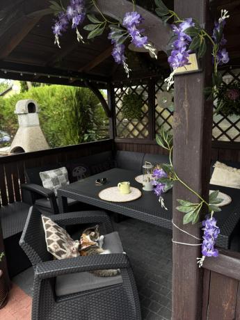 Grafitowy narożnik na taras ze stołem obiadowym Rellme VI i 3 fotelami