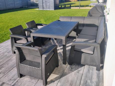 Grafitowy narożnik na taras ze stołem obiadowym Rellme VI i 3 fotelami