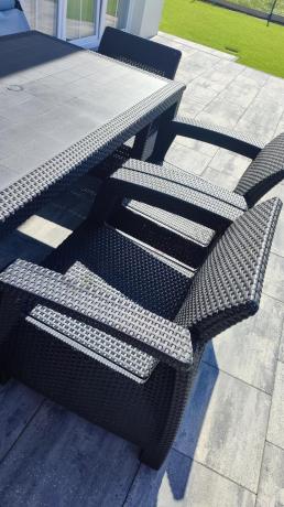 Grafitowy narożnik na taras ze stołem obiadowym Rellme VI i 3 fotelami