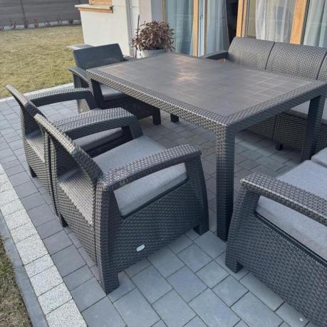 Grafitowy narożnik na taras ze stołem obiadowym Rellme VI i 3 fotelami