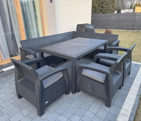 Grafitowy narożnik na taras ze stołem obiadowym Rellme VI i 3 fotelami