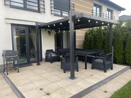 Grafitowy narożnik na taras ze stołem obiadowym Rellme VI i 3 fotelami