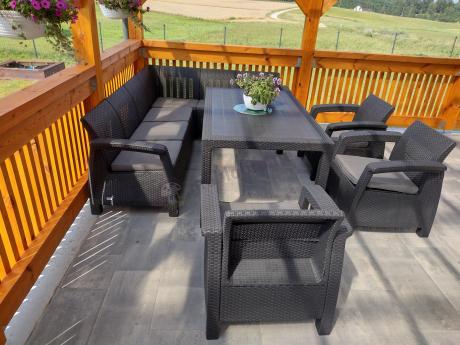 Grafitowy narożnik na taras ze stołem obiadowym Rellme VI i 3 fotelami