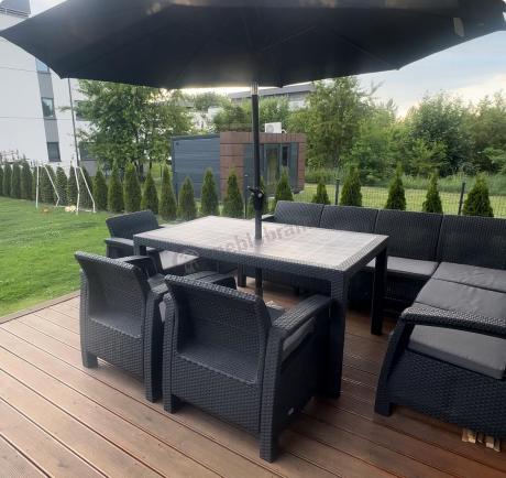 Grafitowy narożnik na taras ze stołem obiadowym Rellme VI i 3 fotelami