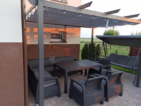 Grafitowy narożnik na taras ze stołem obiadowym Rellme VI i 3 fotelami
