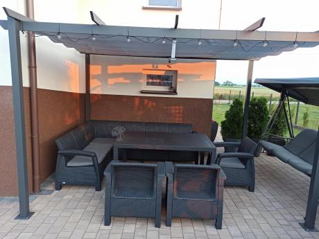 Grafitowy narożnik na taras ze stołem obiadowym Rellme VI i 3 fotelami