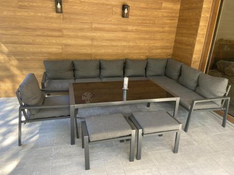 Grafitowy narożnik ogrodowy 184x294cm modułowy ze stołem obiadowym i fotelem Sodor Corner XXL - Dark Grey