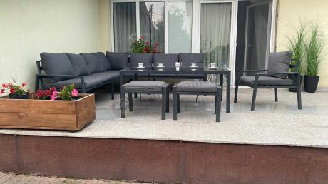 Grafitowy narożnik ogrodowy 184x294cm modułowy ze stołem obiadowym i fotelem Sodor Corner XXL - Dark Grey