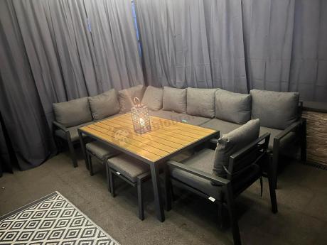Grafitowy narożnik ogrodowy 184x294cm modułowy ze stołem obiadowym i fotelem Sodor Corner XXL - Dark Grey Polywood