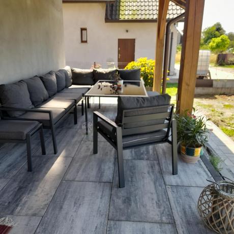 Grafitowy narożnik ogrodowy modułowy ze stołem obiadowym i fotelem Sodor Corner XXL - Dark Grey